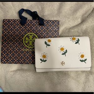 Tory Burch Emerson Daisy Chain Wallet Crossbody